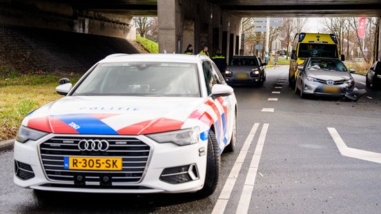 Meerdere aanrijdingen en schoten tijdens achtervolging, automobilist aangehouden. Meerdere aanrijdingen en schoten tijdens achtervolging, automobilist aangehouden.