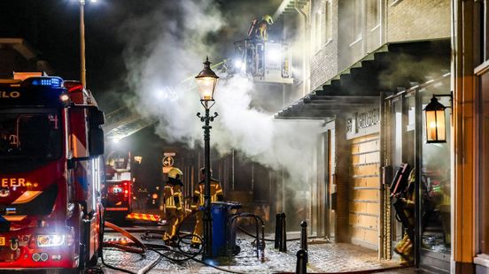 Grote brand verwoest pizzeria in Delden, woningen erboven onbewoonbaar Home