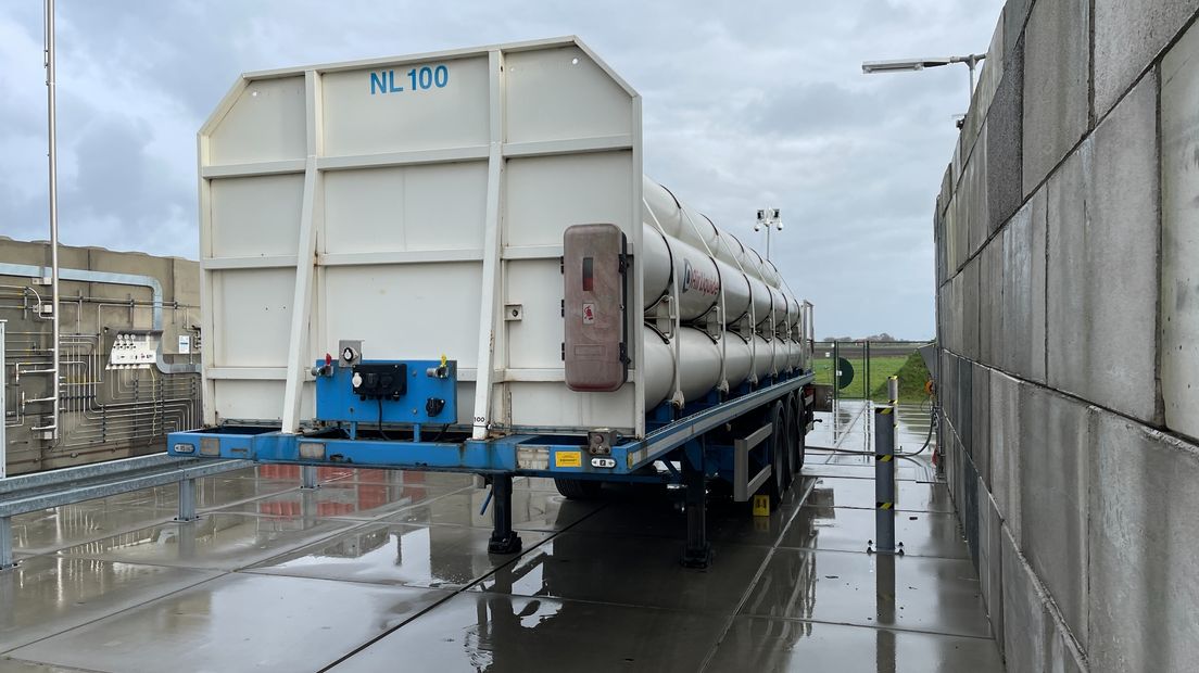 Met deze 'tube trailer' komt waterstof vanuit België naar Siddeburen