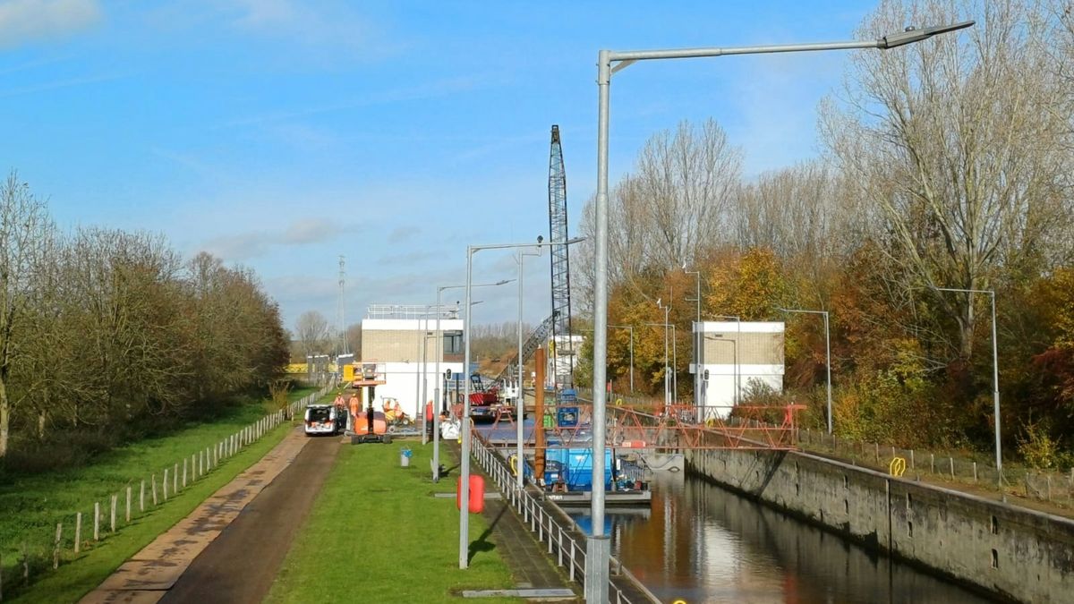 Herstel na aanvaring: historische sluisdeuren keren terug in Roermond