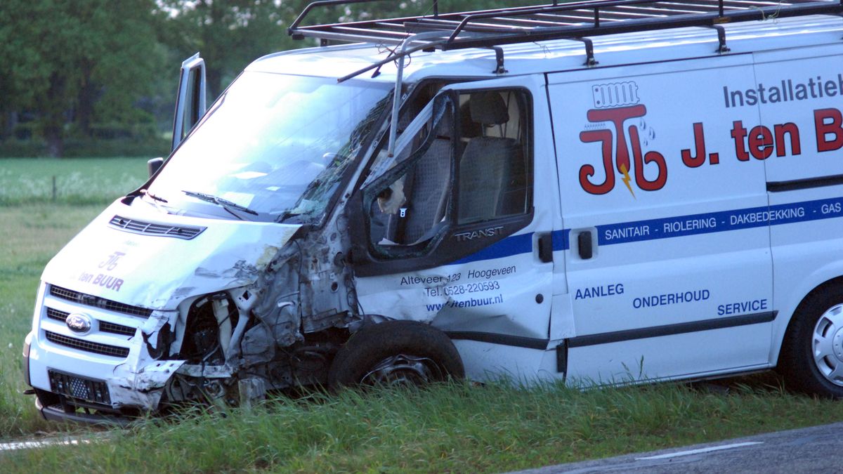 Gewonden bij aanrijding Schuinesloot