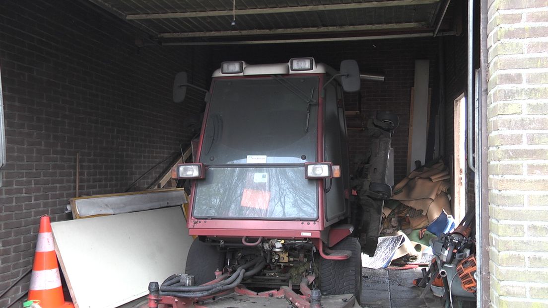 De brandende grasmaaier zorgde voor rook in het pand van het CMP (Rechten: Persbureau Meter)