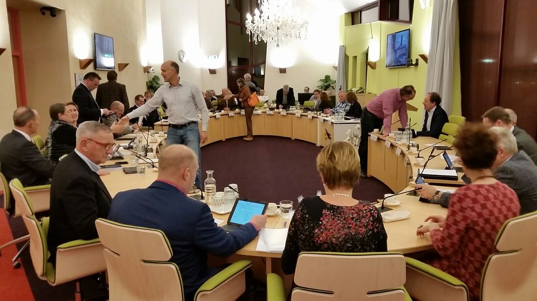 Raadsvergadering in het gemeentehuis in Exloo (Rechten: RTV Drenthe / Robbert Oosting)