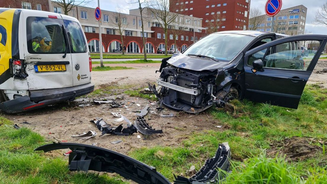 De automobilist is met spoed naar het ziekenhuis gebracht