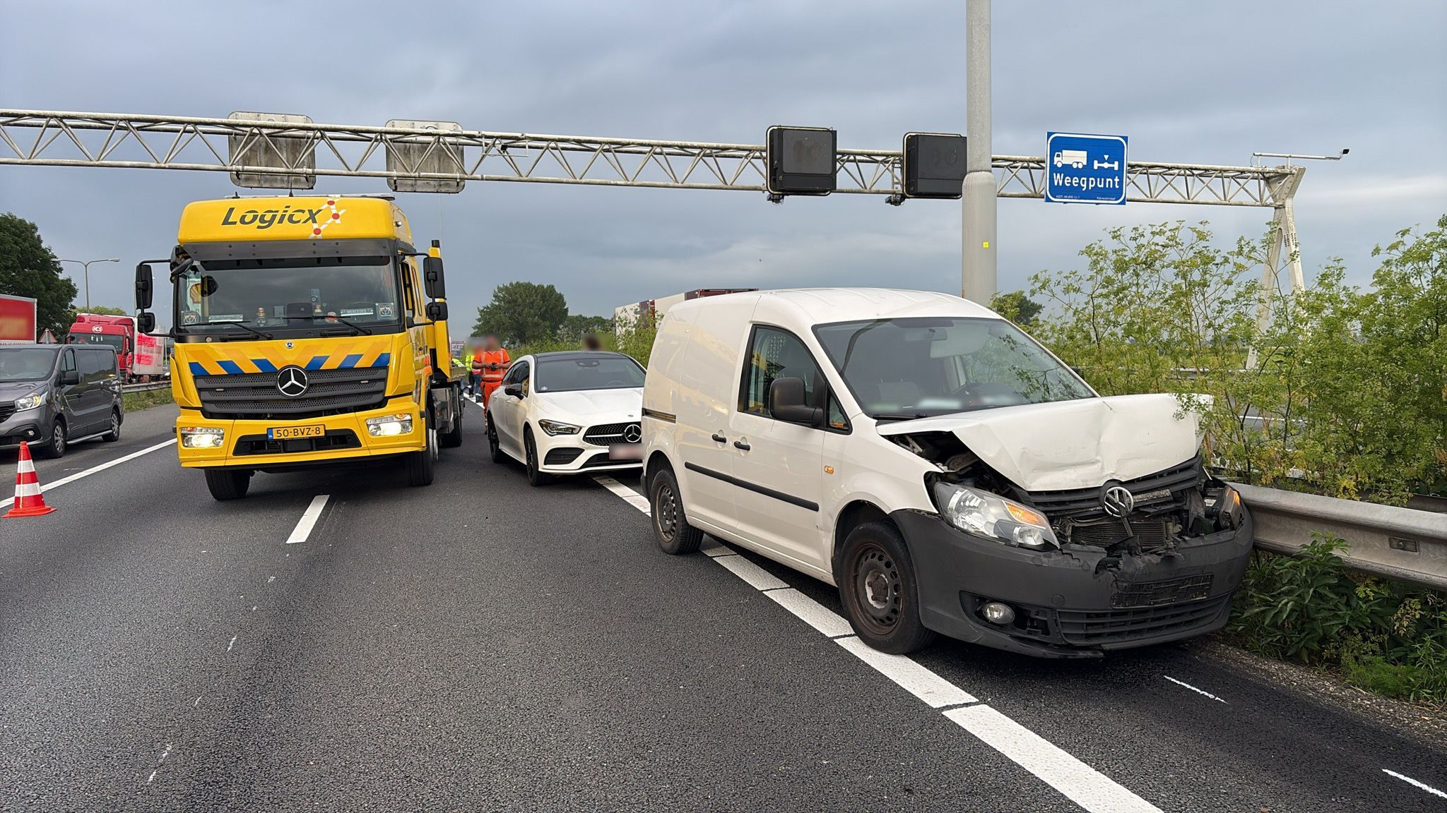 Bij het ongeluk waren meerdere auto's betrokken.