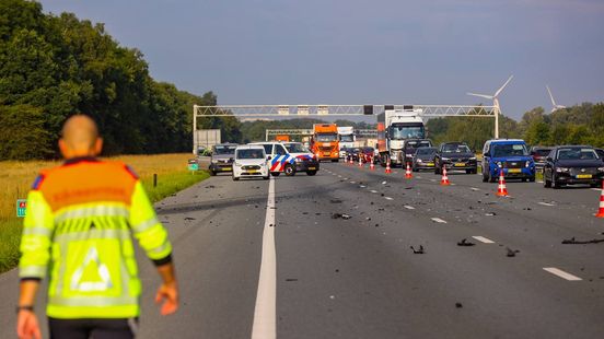 Vrouw uit Rijssen overleden bij ernstig ongeluk op de A1. Vrouw uit Rijssen overleden bij ernstig ongeluk op de A1.