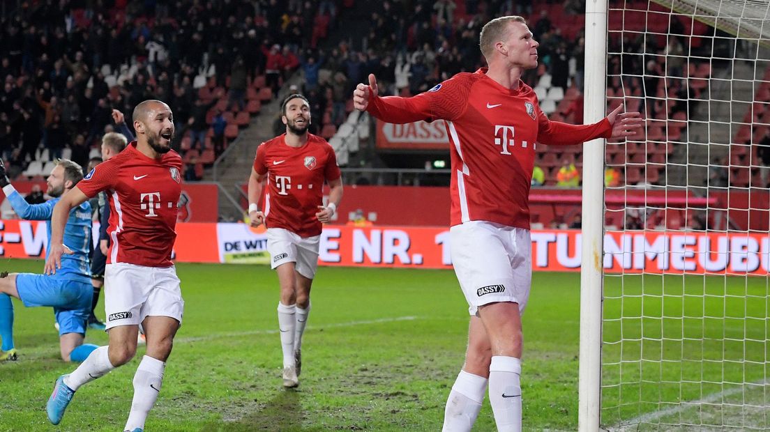 Henk Veerman viert zijn winnende goal