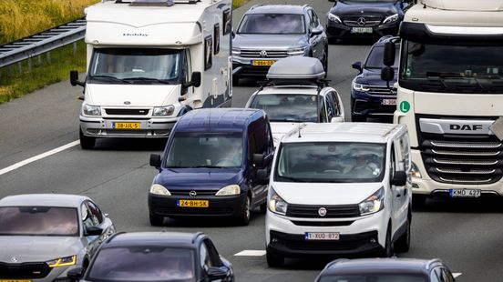 Twee uur file op A2 door ongeluk. Twee uur file op A2 door ongeluk.