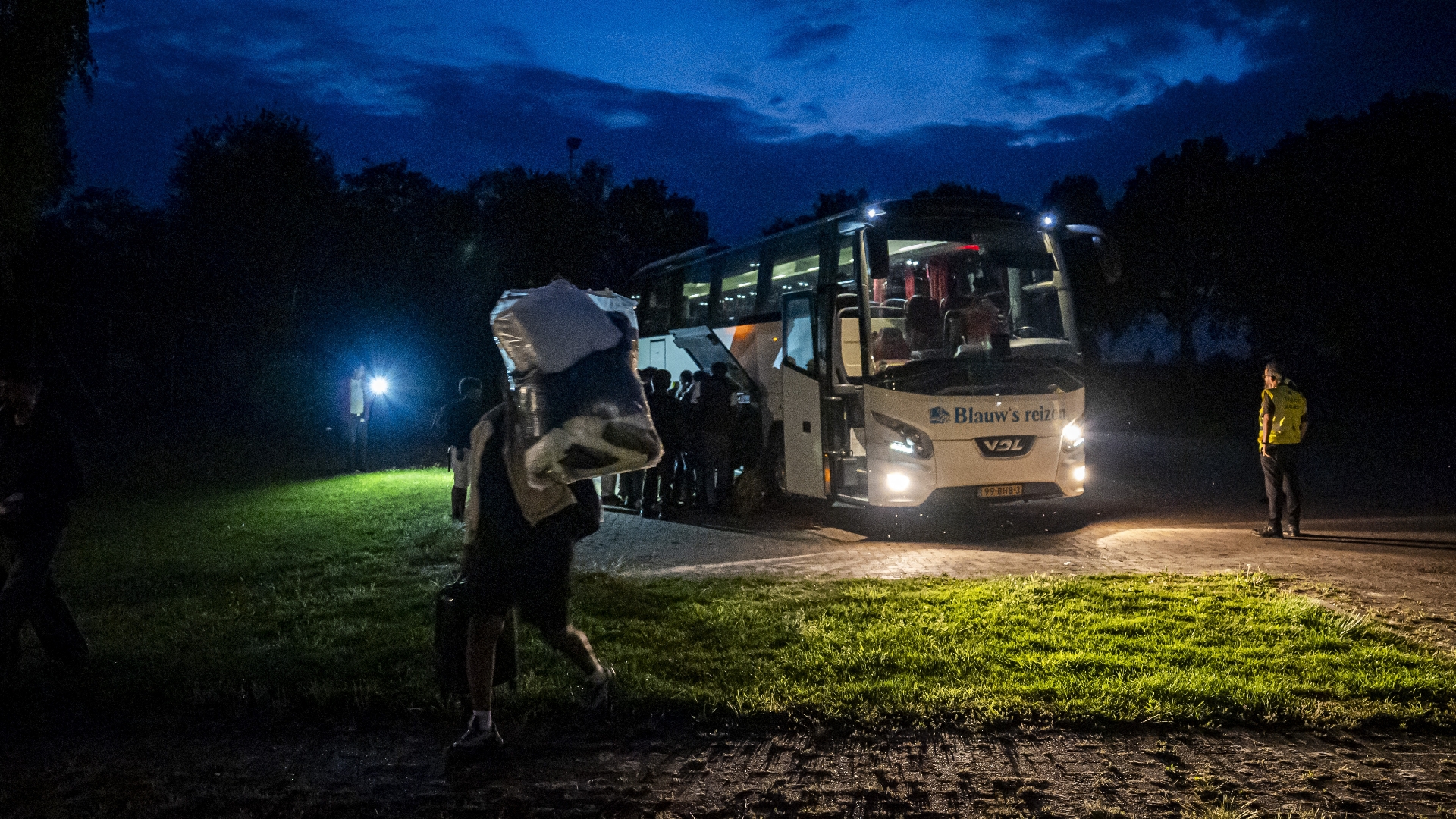 74 asielzoekers uit Ter Apel brachten de nacht door in Roden