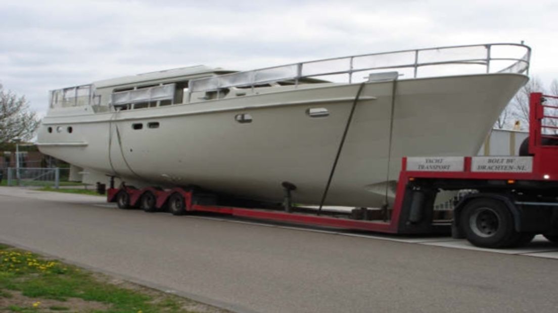 Door een nieuwe sluis in de Afsluitdijk moeten ook grotere luxe jachten straks van de Waddenzee naar Meppel kunnen varen