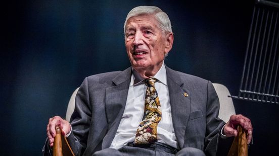 Oud-premier Van Agt vroeg koning excuses te maken aan Molukkers