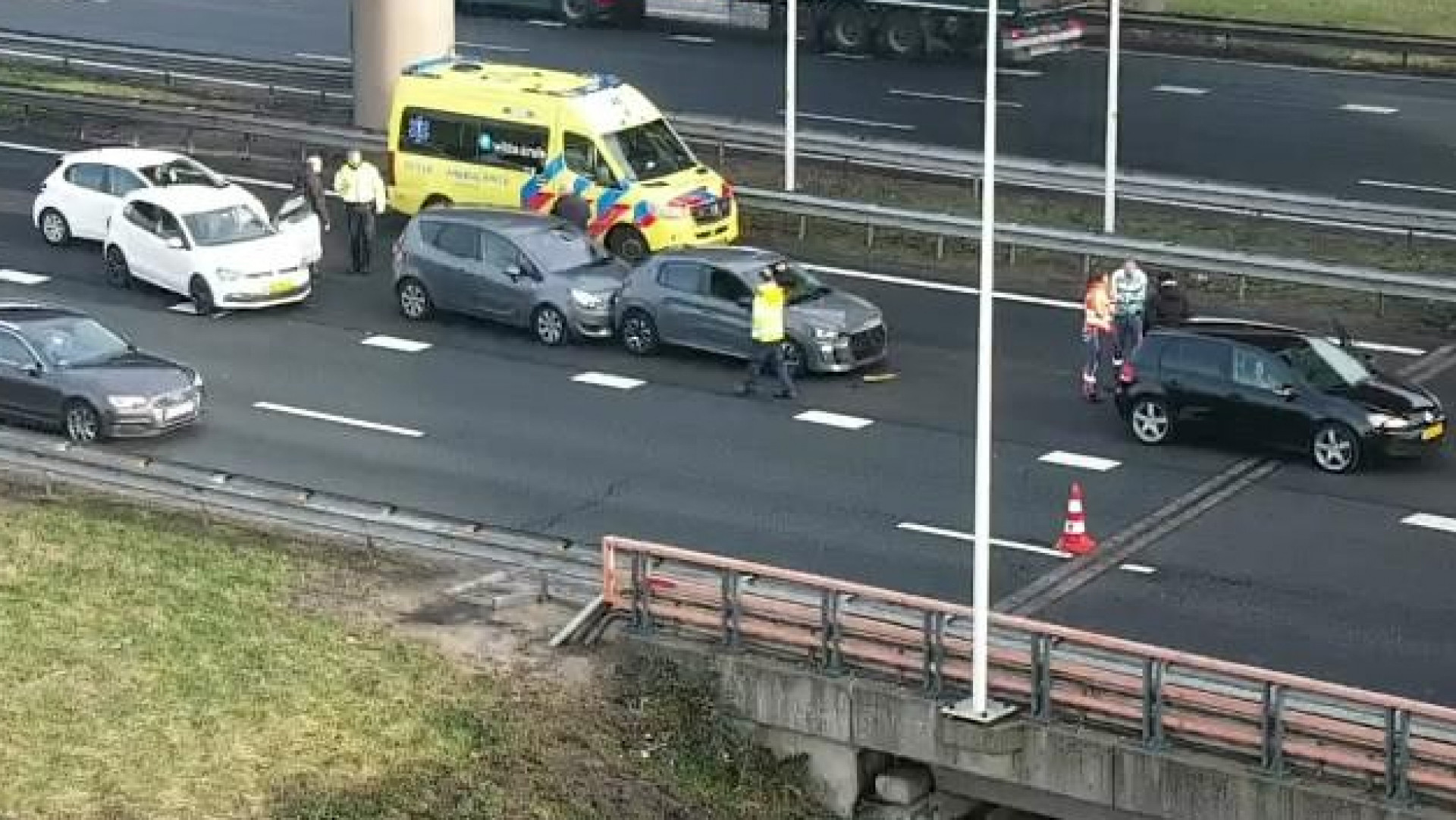 Lex’ BMW was na ongeluk meer dan total-loss, maar hij redde hem eigenhandig van de sloop: ‘Deze gaat niet zomaar weg’.