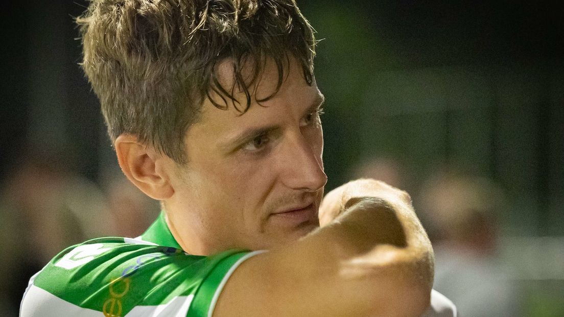 Steve Schalkwijk in het groen en wit