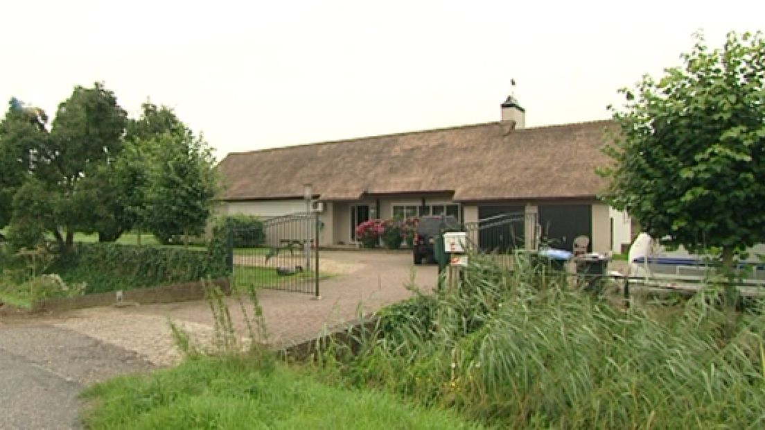 Villa in Lienden vanuit auto beschoten