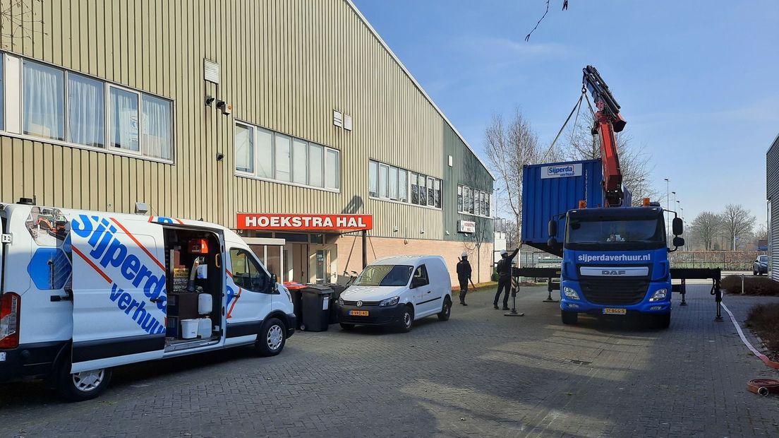 De opvanglocatie bij sportpark Blauw Wit in Heerenveen, in de HoekstraHal