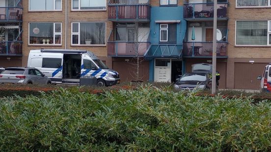 Botsing bij oversteken weg • mogelijk explosief gevonden. Botsing bij oversteken weg • mogelijk explosief gevonden.