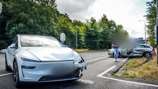 Twee auto's zwaar beschadigd bij botsing
