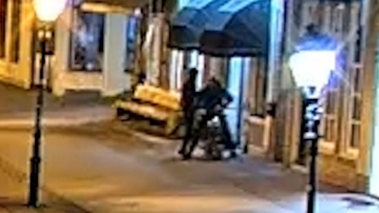 Gemaskerde dieven slaan juwelier kort en klein en vluchten met goud