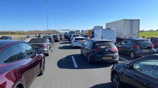 Meerdere ongelukken op snelwegen, uur file op A4. Meerdere ongelukken op snelwegen, uur file op A4.