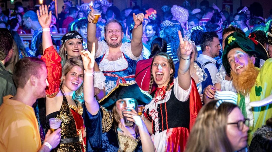 Er klonken al waarschuwingen voor meer besmettingen door carnaval.