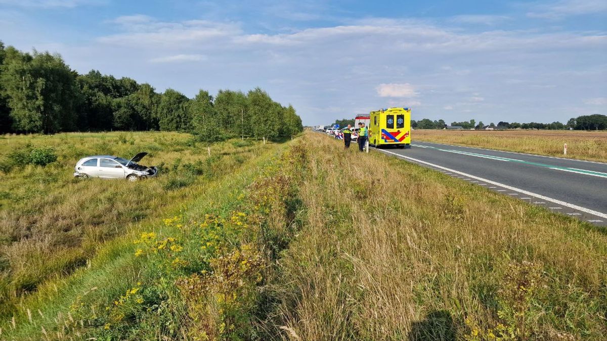 Auto raakt van de weg bij Roswinkel, bestuurder gewond