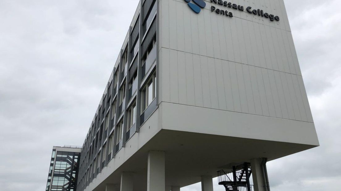 Ook het Dr. Nassaucollege krijgt te kampen met krimp. Dit is de locatie Penta in Assen (Rechten: RTV Drenthe/Petra Wijnsema)