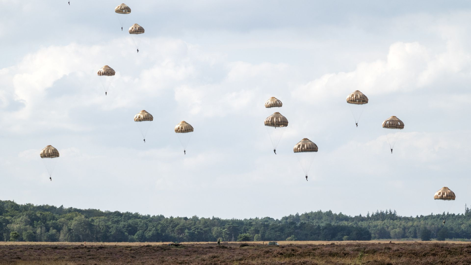 Topdrukte Verwacht Tijdens De Airborne Luchtlandingen In Ede - Omroep ...