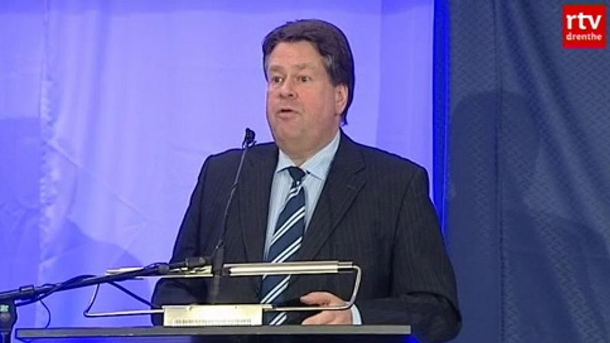 Commissaris van de Koningin Tichelaar speelt in Hamlet RTV Drenthe