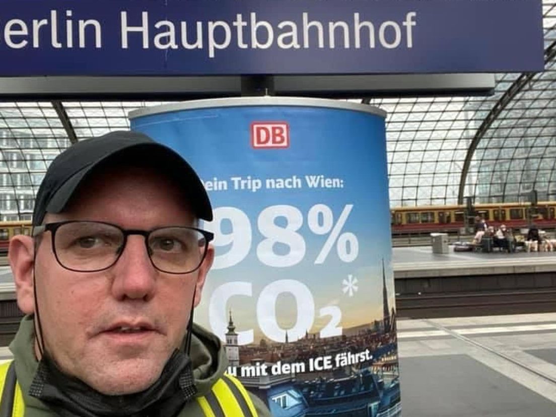 Marcel reist met de trein achter zijn geliefde Feyenoord aan