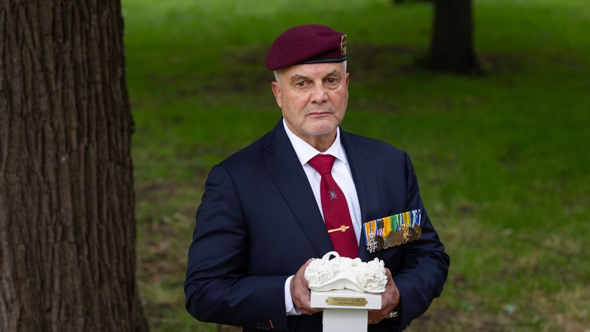 Gelderse oud-militair Ton Monster wint Witte Anjer Prijs voor inzet voor veteranen en nabestaanden
