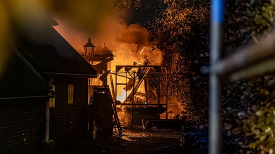 Schuur verwoest door grote brand