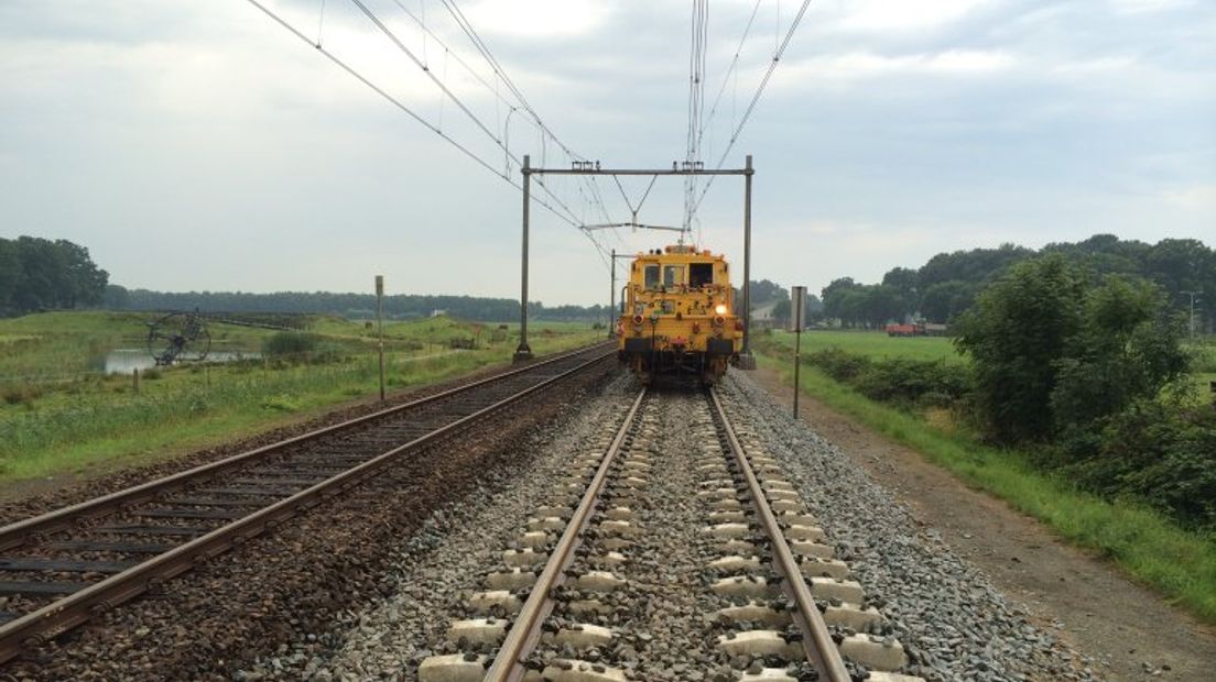 De werkzaamheden aan het spoor (Rechten: RTV Drenthe / Serge Vinkenvleugel)