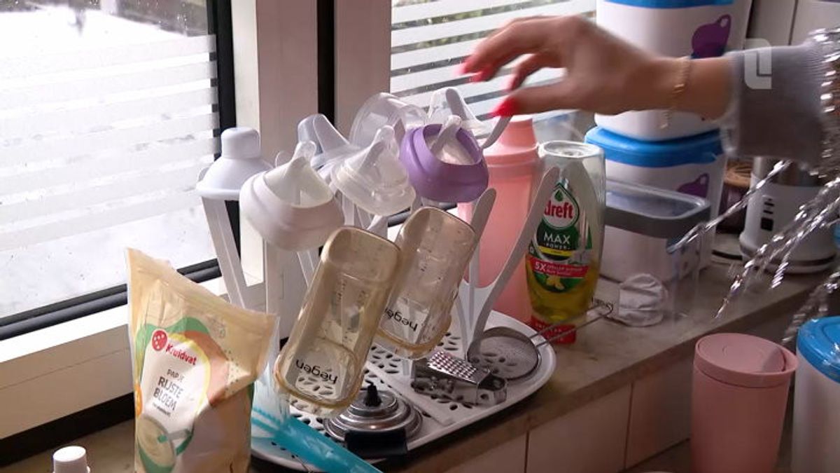 Proost met de babymelk: spitsuur voor jonge moeder en carnavalsartiest Marleen Rutten