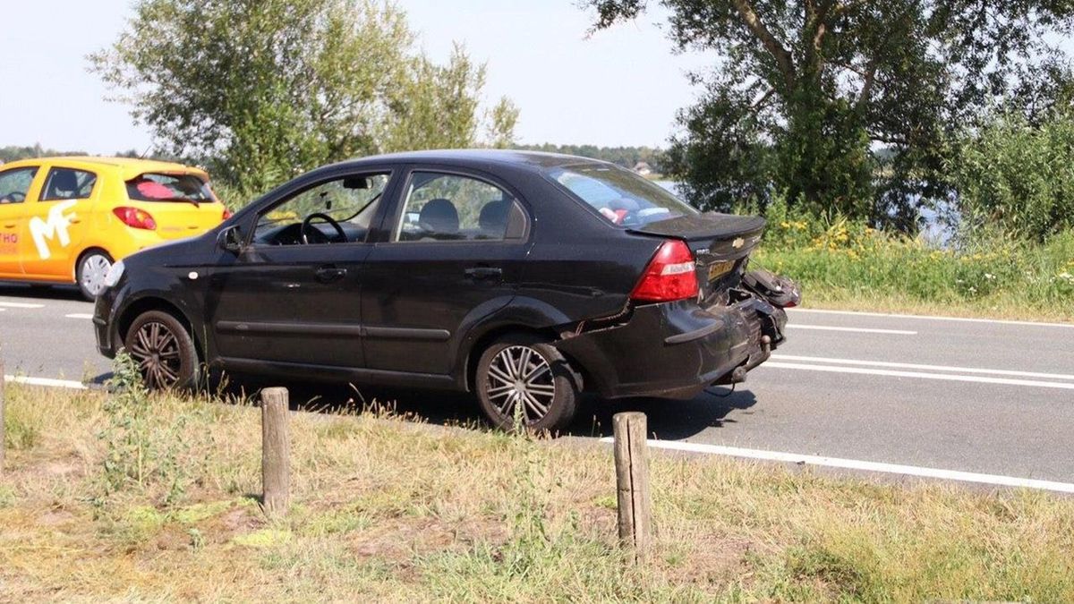 Gewonde bij kop-staartbotsing op N334 bij Wanneperveen