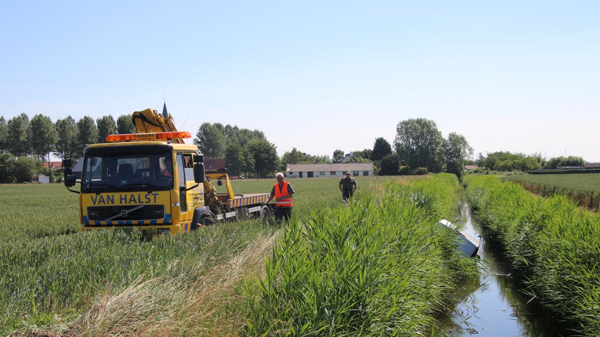 Auto belandt in watergang Kortgene