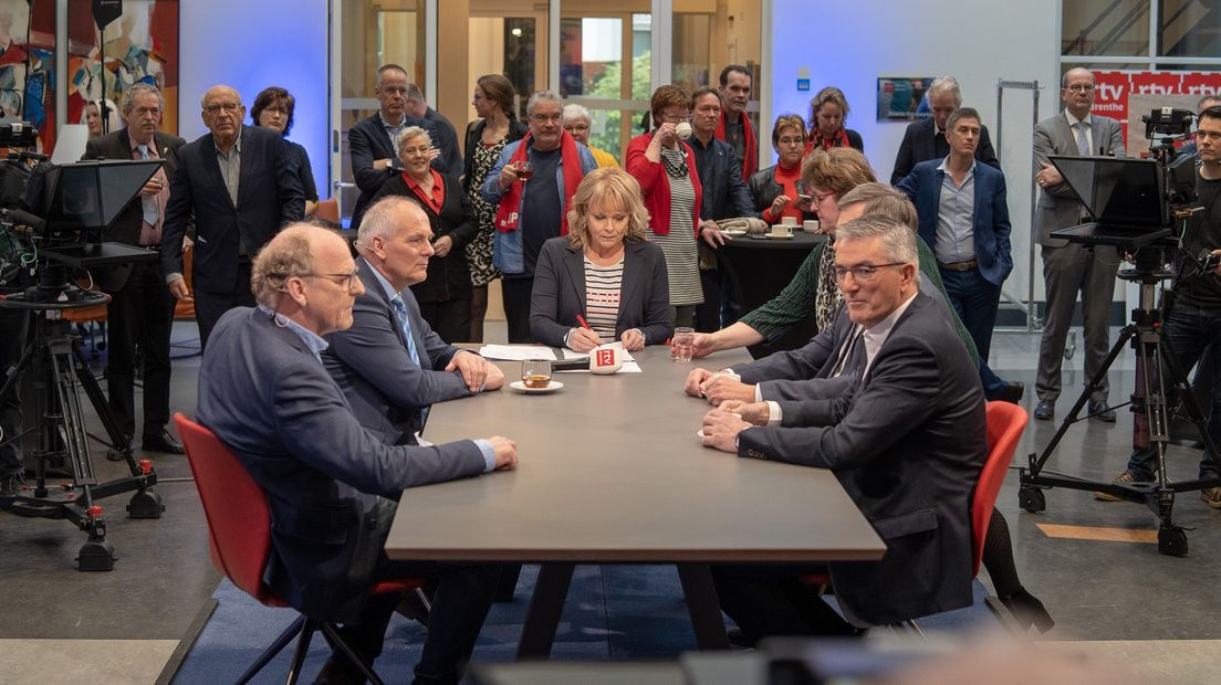 De lijsttrekkers aan tafel bij het verkiezingsontbijt (Rechten: RTV Drenthe)