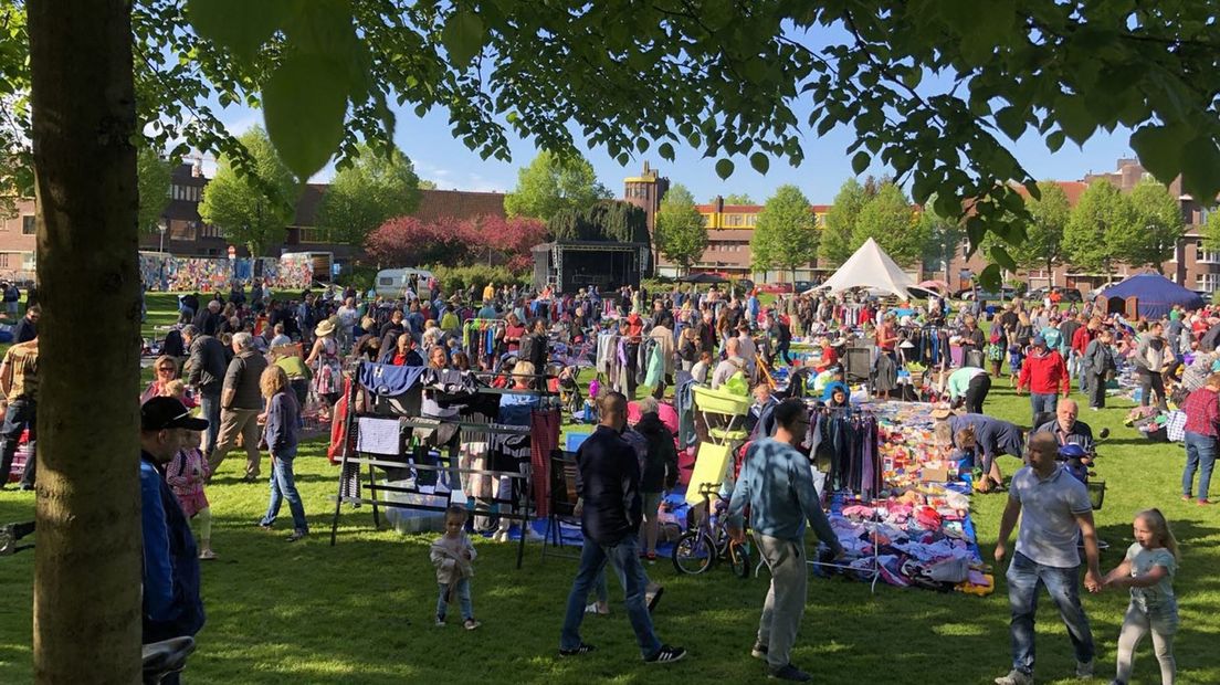 Drukte bij het Leutjefestival in Stad