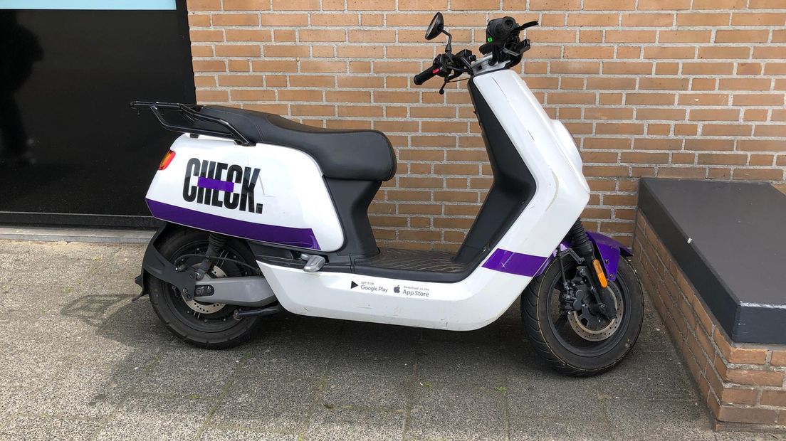 Een Check-scooter in Breda, waar het bedrijf al wel actief is