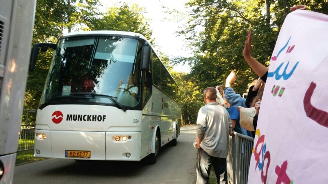 Alle ontevreden vluchtelingen die vrijdag de noodopvang Heumensoord tussen Nijmegen en Malden hadden verlaten zijn weer terug. Dat zegt een woordvoerster van Centraal Orgaan opvang asielzoekers (COA) zaterdagavond.