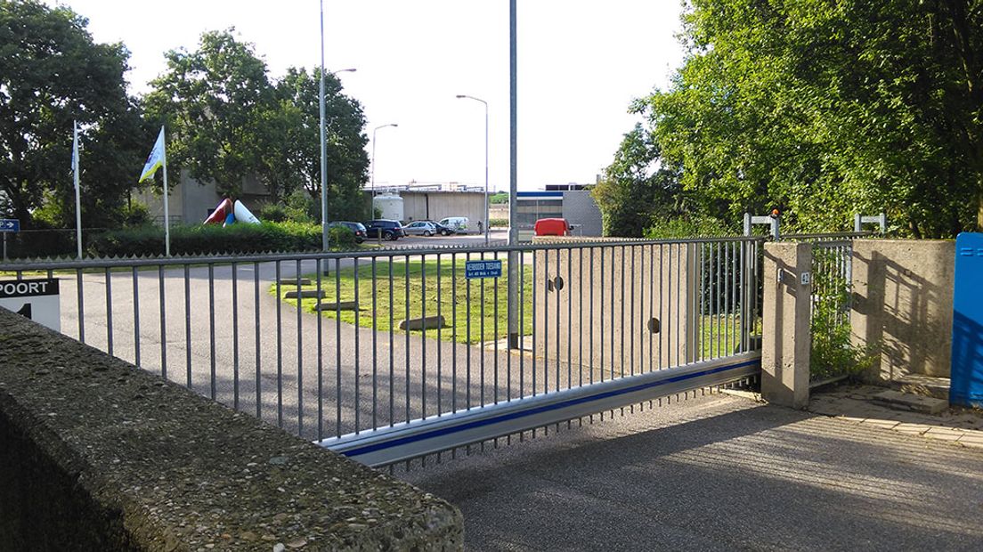 Een man in Weurt kreeg dinsdag een flinke opdonder bij een installatie van het Waterschap Rivierenland aan de Jonkerstraat.