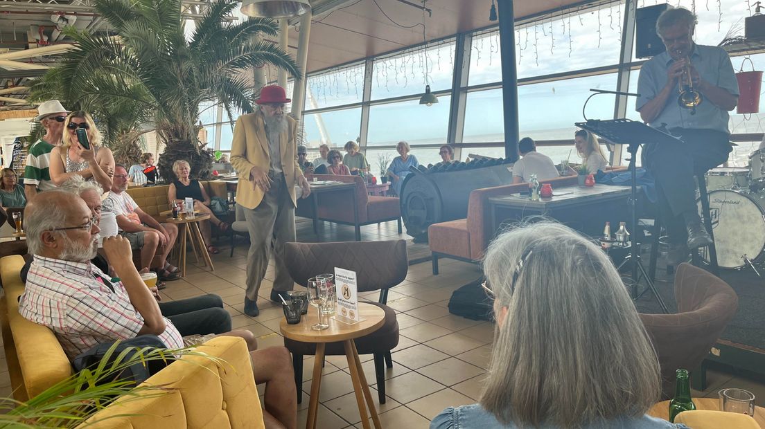 Funky jazz van Boris van der Lek trekt dansopa en anderen naar Pier op Scheveningen