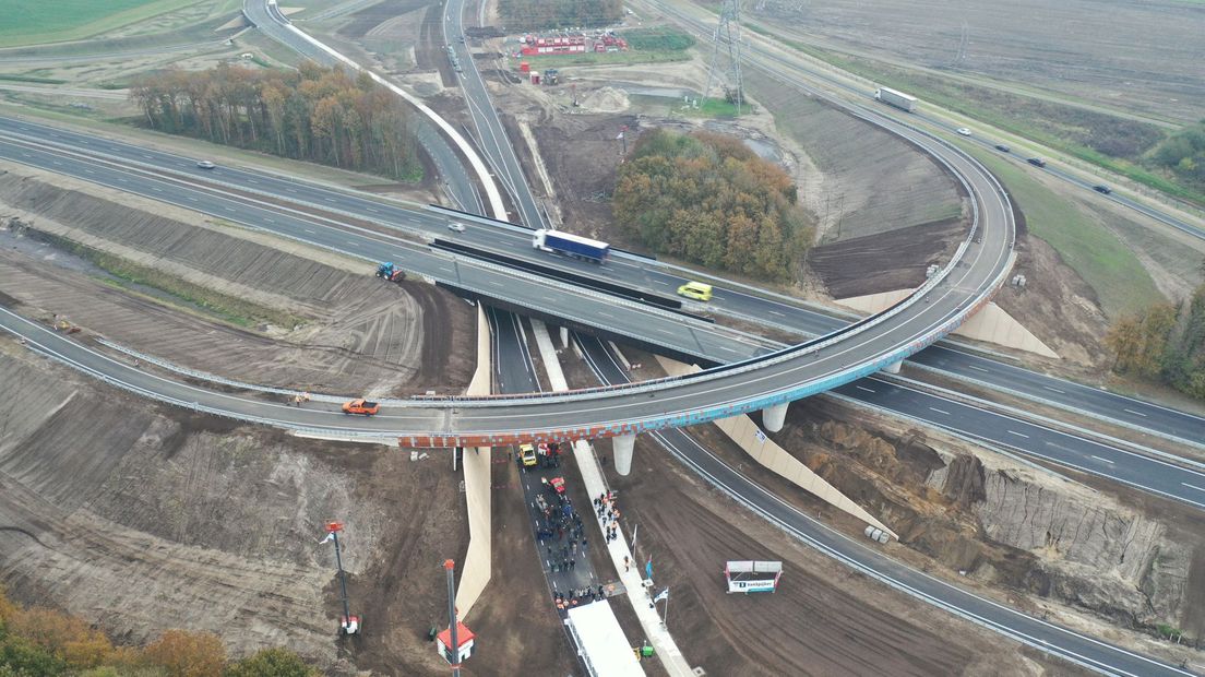 De nieuwe fly-over op de N34 is vanochtend geopend