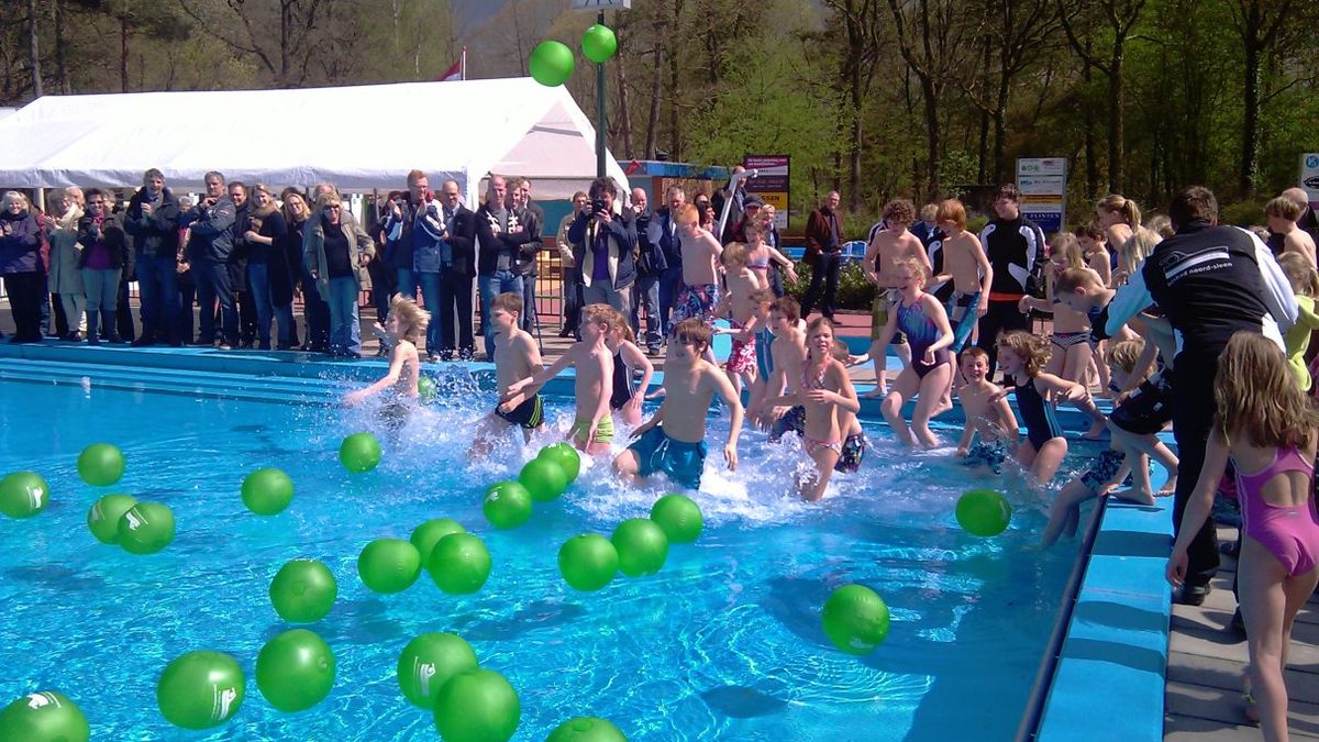 Warm zwemwater bij opening bosbad Noord-Sleen