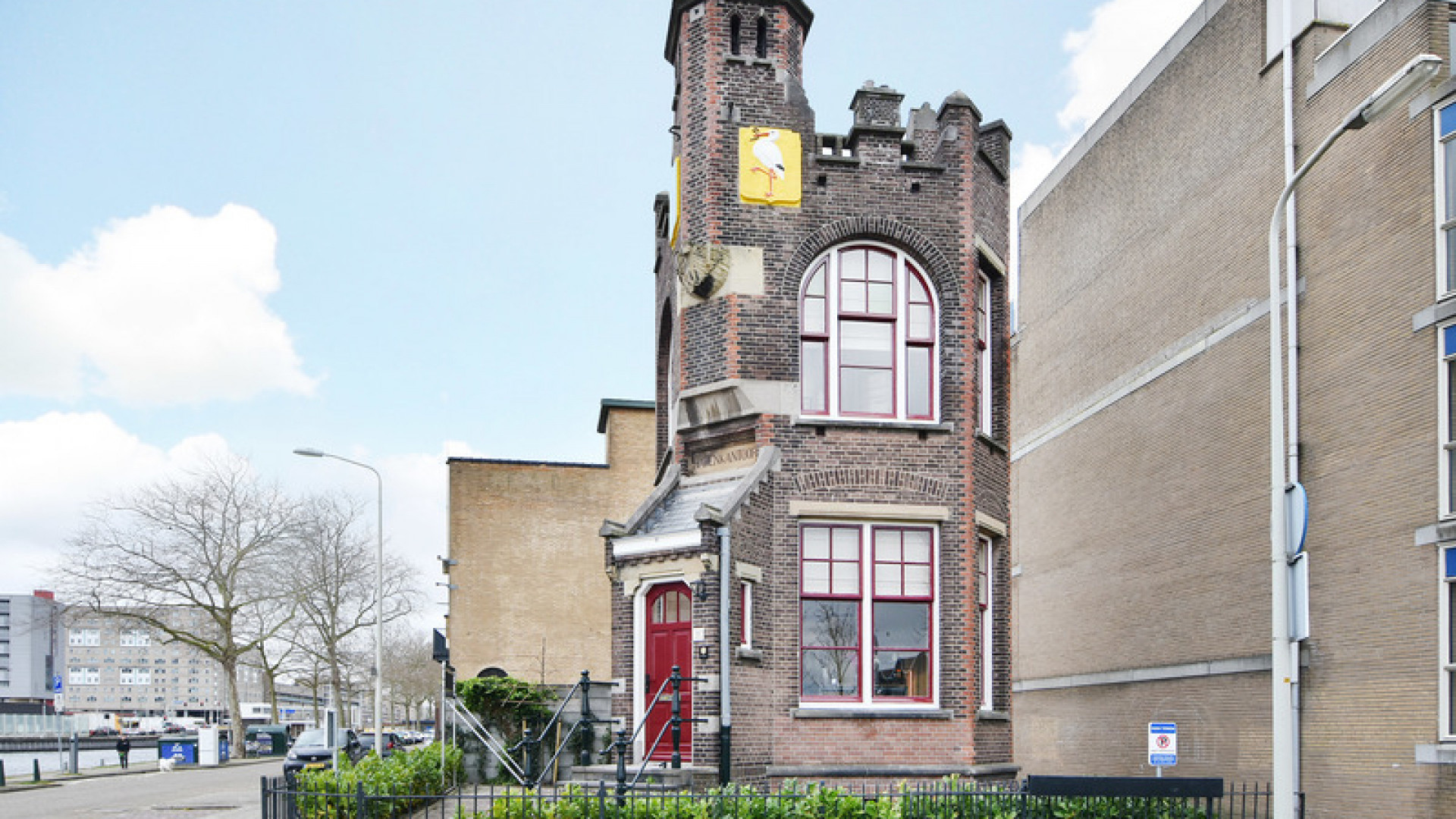 Van Havenkantoor Naar Kleinste Hotel Van Den Haag: Dit Betaal Je Voor ...