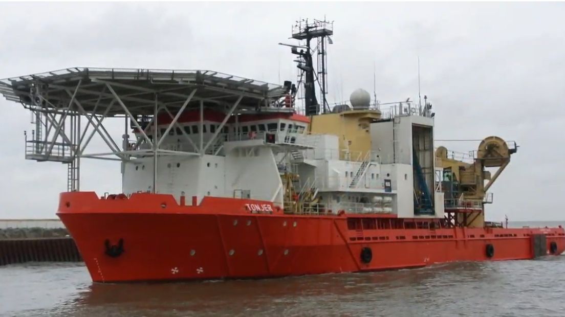 Het schip Atlantic Tonjer wordt ingezet bij de berging van de overboord geslagen containers