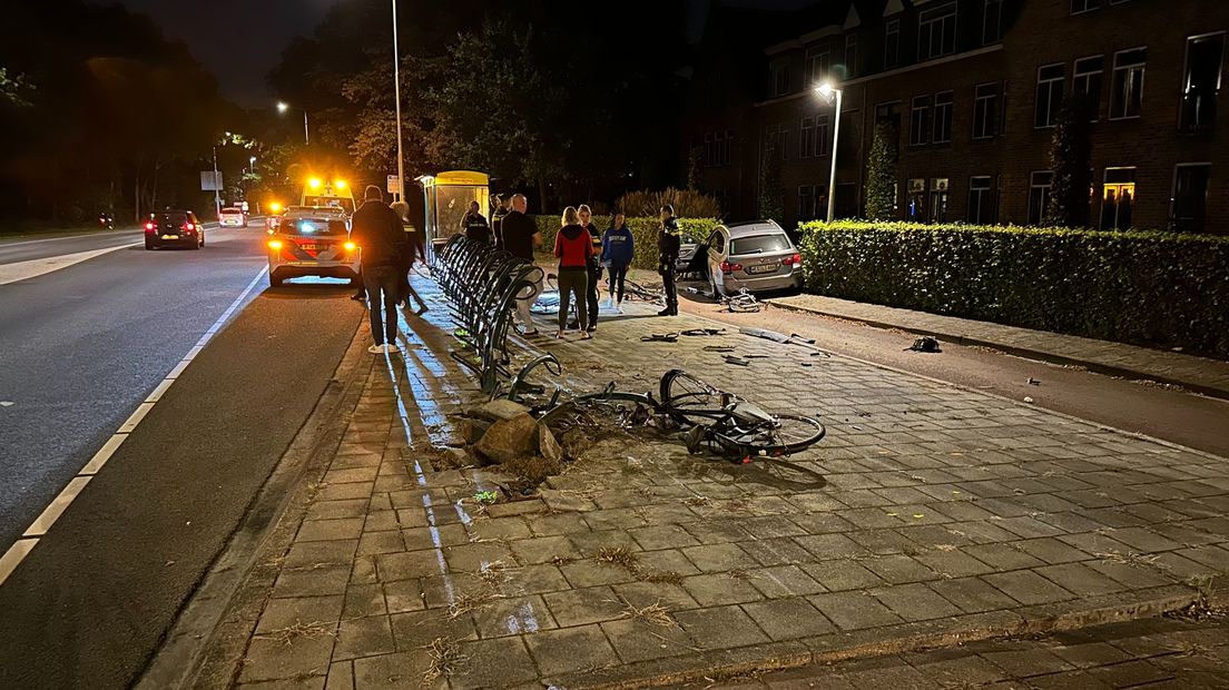De bestuurder richtte een ravage aan bij de bushalte.