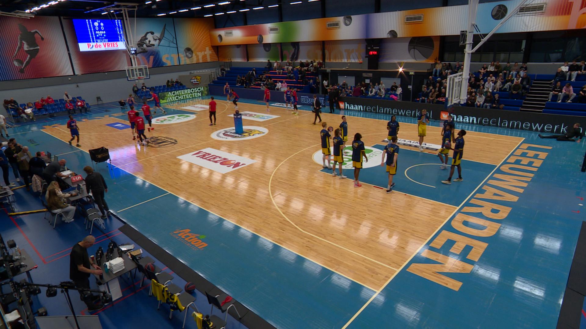 Fan útferkocht hûs nei lege stuollen: kontrast by LWD Basket grut