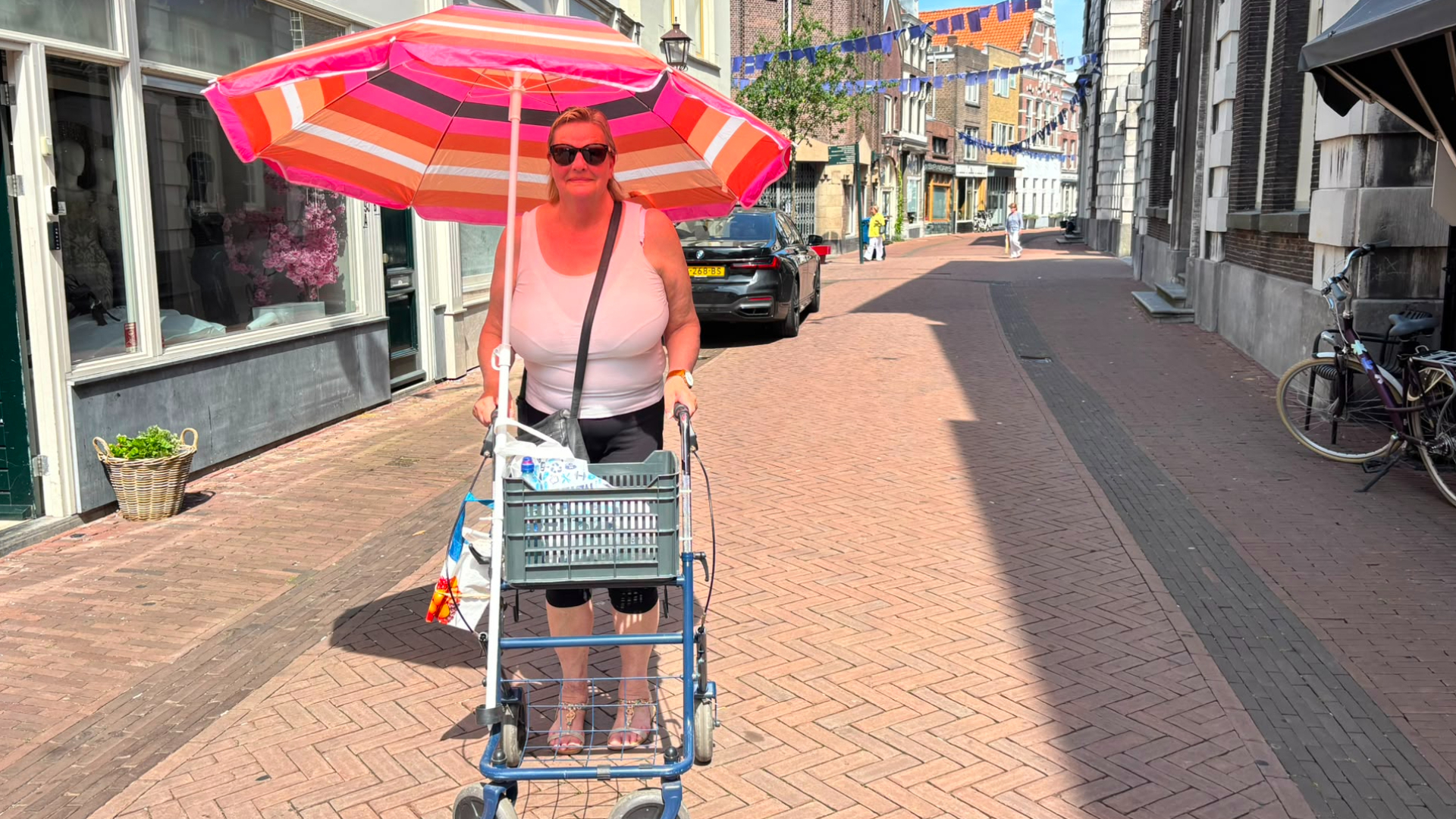 Dat scheelt weer een paar graden en de zon op je hoofd.
