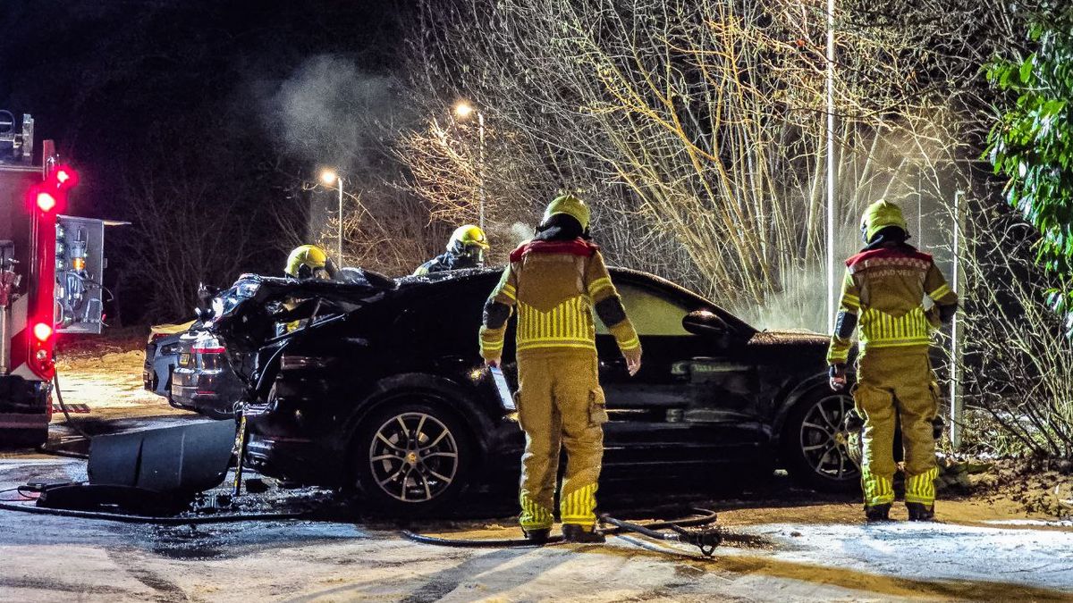 Porsche in brand gevlogen in Bentelo