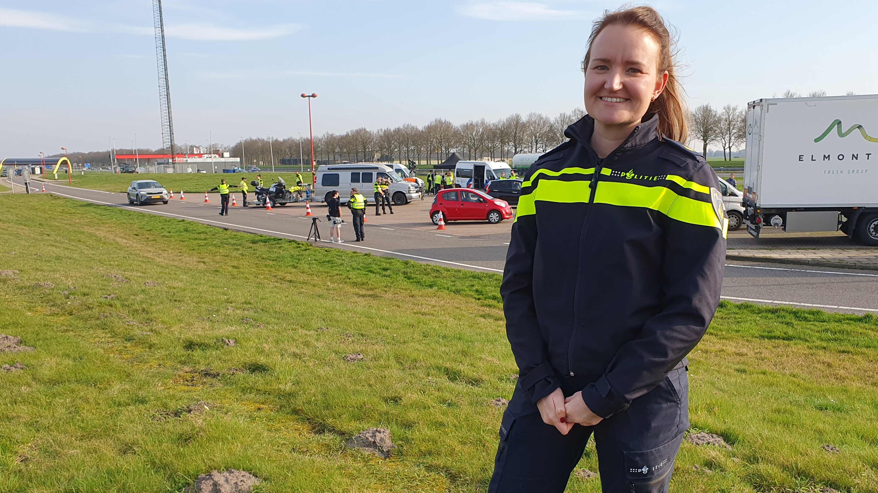 Wurdfierder Janet Oortwein, mei efter har de ferkearskontrole